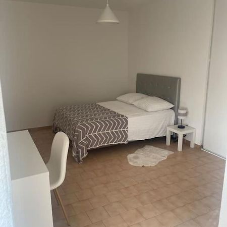 Appartement A 100 M De La Gare Port-de-Bouc Bagian luar foto