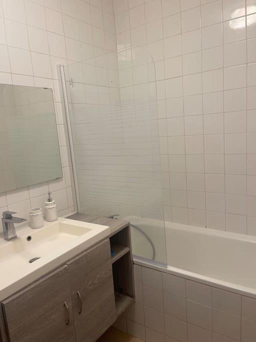 Appartement A 100 M De La Gare Port-de-Bouc Bagian luar foto